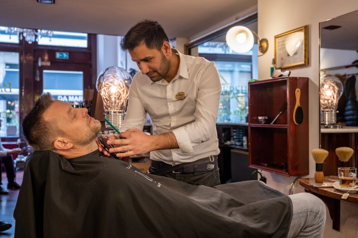 Barbier met scheermes, close-up